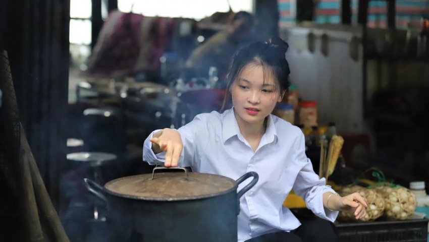 Nữ sinh Hòa Bình đạt 3 điểm 10 thi tốt nghiệp THPT: Vừa đi học vừa chăn trâu, cắt cỏ